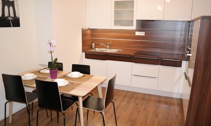 Gyor Apartamento | Riverside Apartman with Free Parking