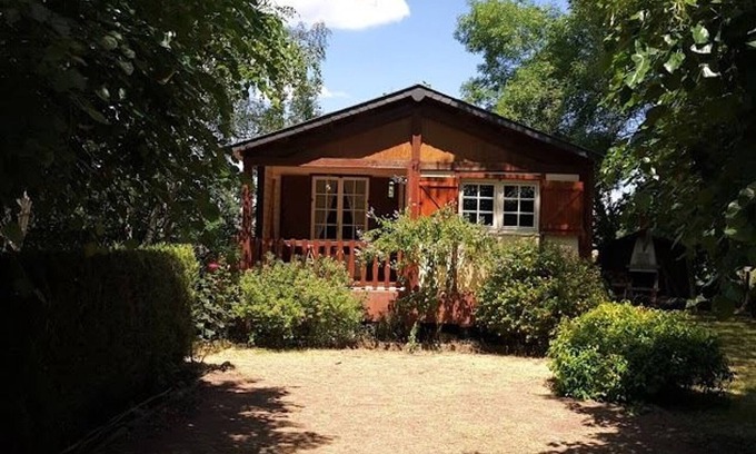 Vaas Cabaña | Chalet climatisé au bord du Loir avec terrasse, barbecue, pêche et visites touristiques