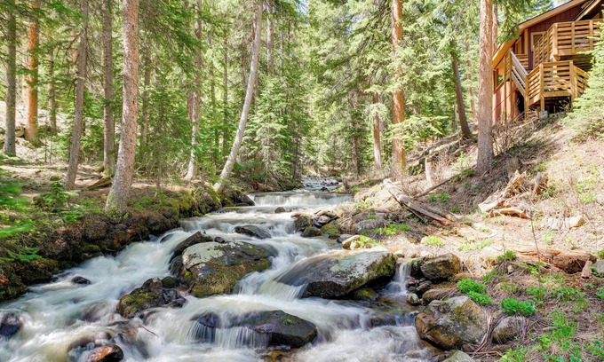 Dumont Cabina | Riverside Colorado Cabin w/ Deck & Hot Tub