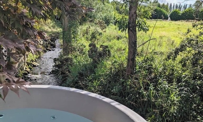 Ballyclare Cabaña | Riverside Cottage at Logwood Mill