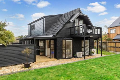 Hamilton Casa | Riverside holiday 3 bedroom house