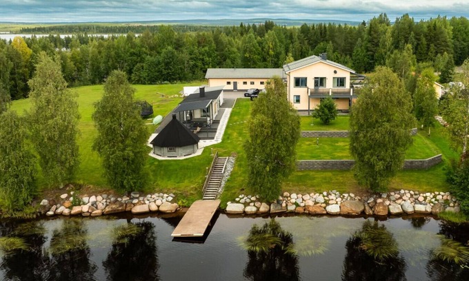 Rovaniemi Villa | Riverside Luxury Retreat By BookLapland