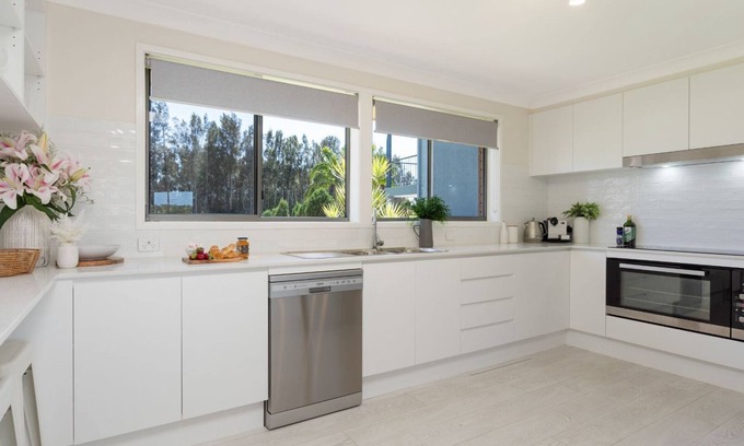 Coolangatta Casa | Riverside Retreat – absolute river front