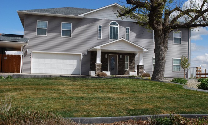 Burley Casa | Riverside Retreat - boater's paradise! Private dock on the Snake River.