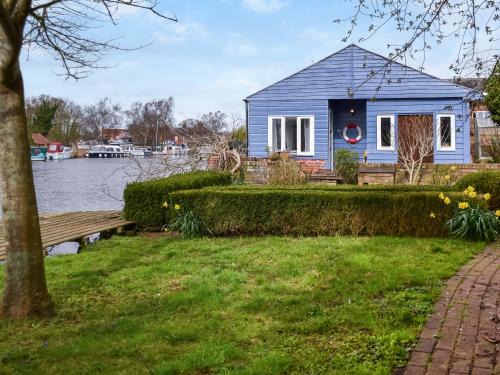 Beccles Casa | Riverside Retreat