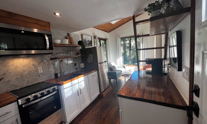 Verlot Cabina | Riverside Tiny House for 2