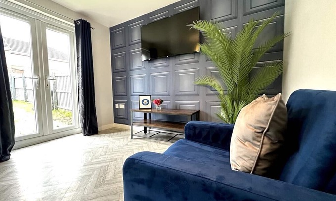 Middlesbrough Casa | Riverside View by Blue Skies Stays