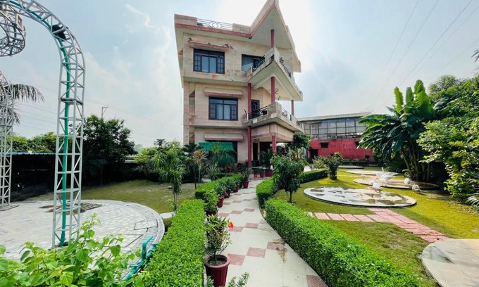 Mayapur Cama Y Desayuno | Riverview Boutique Hotel & Restaurant