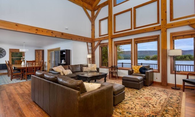 Dauphin Casa | Riverview Lodge Summa