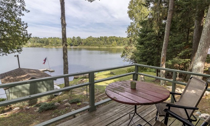 St Germain Cabaña | Retiro de caminos en el lago perdido