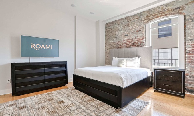 Arts/Warehouse District Casa | Roami at The Churchill | 2 Bedroom Penthouse