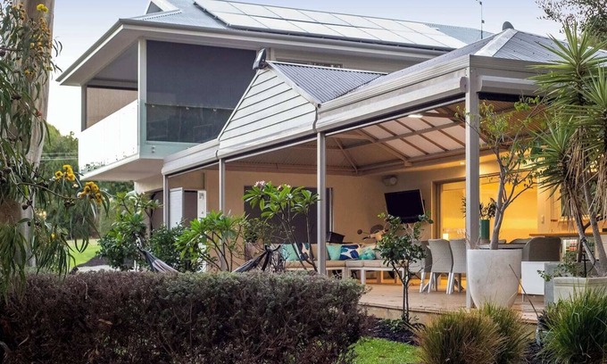 Sorrento Casa | Robin Retreat by the Park - Close to the beach!