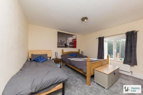 Rocester Casa | Rocester Rest close to Alton Towers & JCB, Netflix