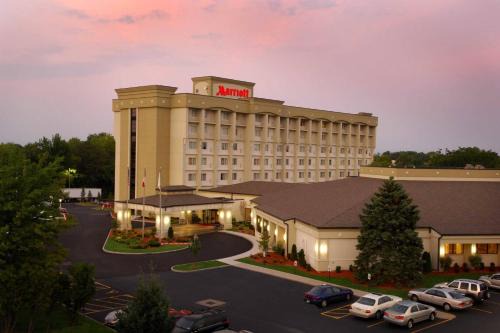 North Greece Hotel | Rochester Airport Marriott