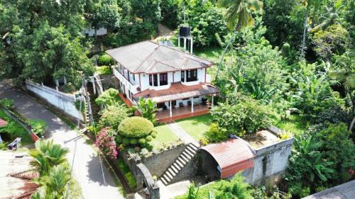 Katugastota Casa | Rock House Villa