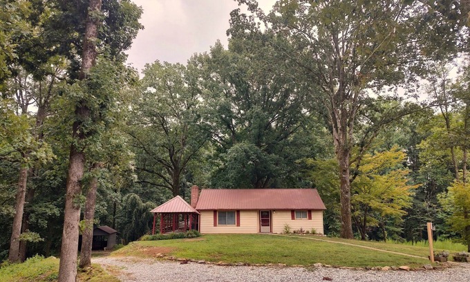 Clarkesville Cabaña | Rockford Ranch Retreat w/ Stocked Pond Dog Friendly!