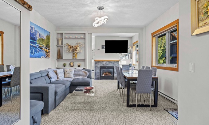Cougar Creek Condominio | Mountain Escape-HotTub/HtPool/KingBed/FreeParking/AC/View/3BR/Sleep10