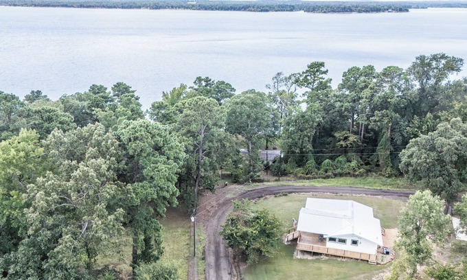 Avinger Casa | Rocking Chair House - Waterview