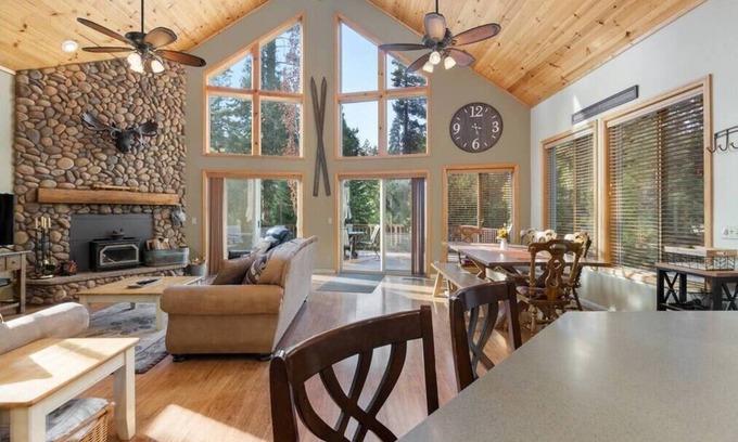 Sierra Cedars Cabina | Rockledge Retreat-cozy & charming for families!