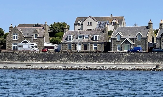 Port William Cabaña | Rockpool cottage: a cosy cottage with log burner next to the sea. Dog friendly.