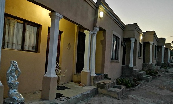 Hibiscus Coast Casa | Rocks And Aloes Guest Lodge