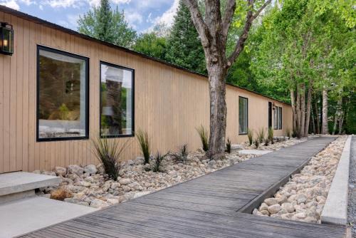 Amherst Hotel | Rockway Motel