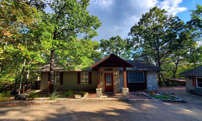 Garfield Casa | ROCKY RIDGE - Lakefront 5 bdrms, 4 baths, lake views and easy walk to the water!