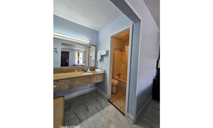Hattiesburg Apartamento | Rodeway Inn Hattiesburg North - King Room - Smoking 9