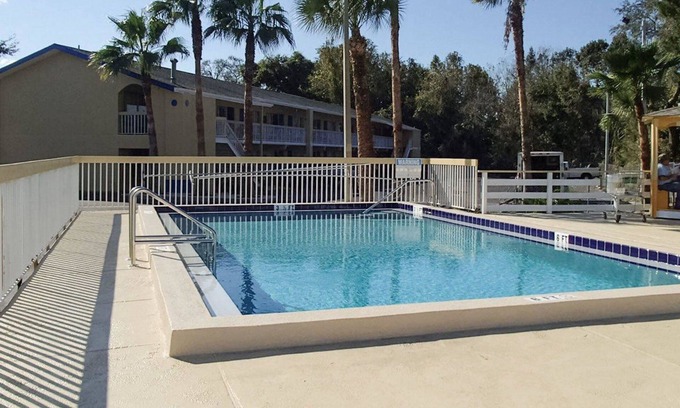 Leesburg Hotel | Rodeway Inn Leesburg Chain of Lakes