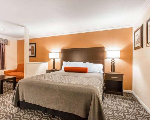 Colton Hotel | Rodeway Inn & Suites Colton-Riverside