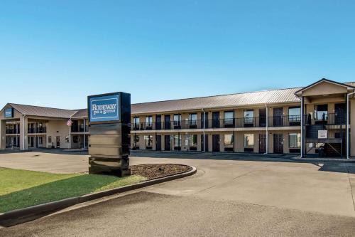East Dublin Hotel | Rodeway Inn & Suites Dublin