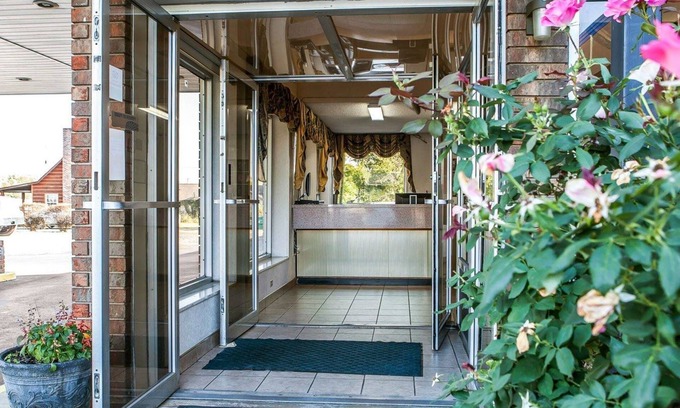 Sweetwater Hotel | Rodeway Inn