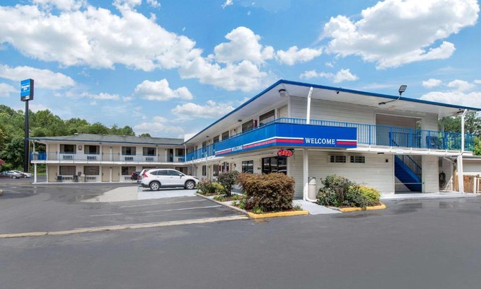 Winston - Salem Hotel | Rodeway Inn Winston Salem Route 52