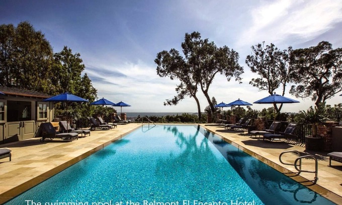 Upper Riviera Casa | Romántico español de 1930 con una ventosa vida interior / exterior y vistas al mar