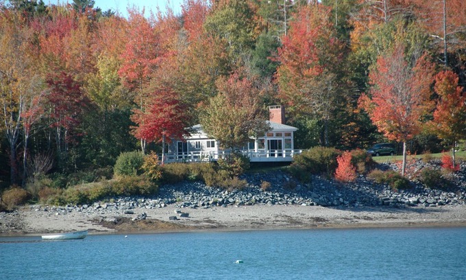 Hancock Point Cabaña | Cabaña romántica con vistas a la bahía de francés -