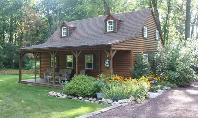 Wagontown Cabaña | Casa de campo romántica, con bañera de hidromasaje al aire libre, ¡también un hermoso escenario para una boda!