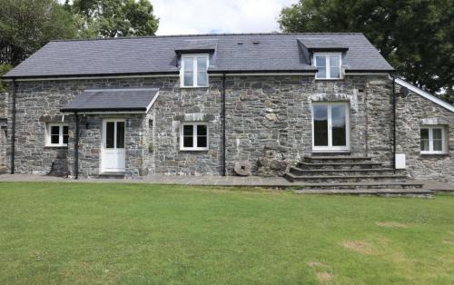 Betws Gwerfil Goch Casa | Romantic Couples' Getaway - at Ty Cerrig Barn with luxury hot tub