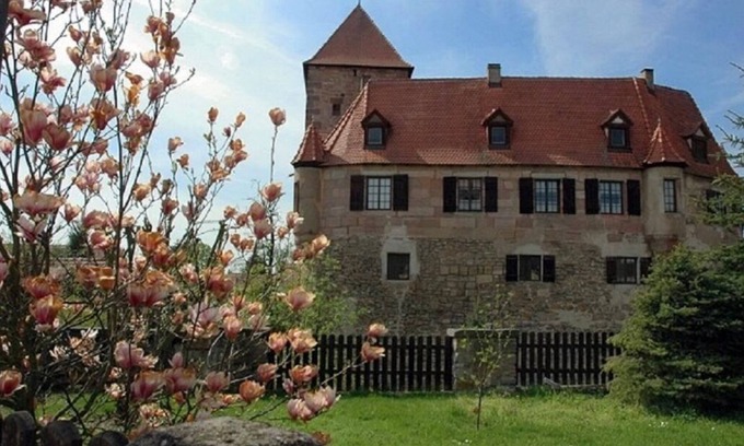 Kornburg - Worzeldorf Otro | Romantic double room in a historic castle