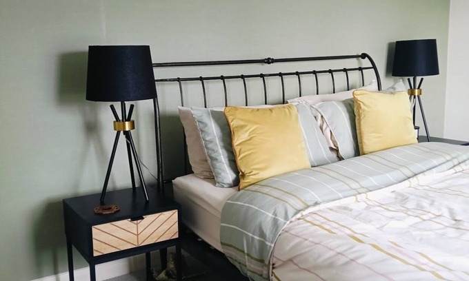 Spalding Cabaña | Romantic English cottage three bedrooms, detached, drive for three cars, homely