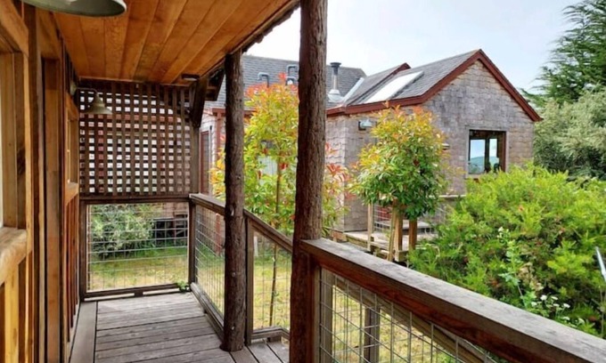 McDonald Cabaña | Romantic Garden Cottage with private outdoor hot tub