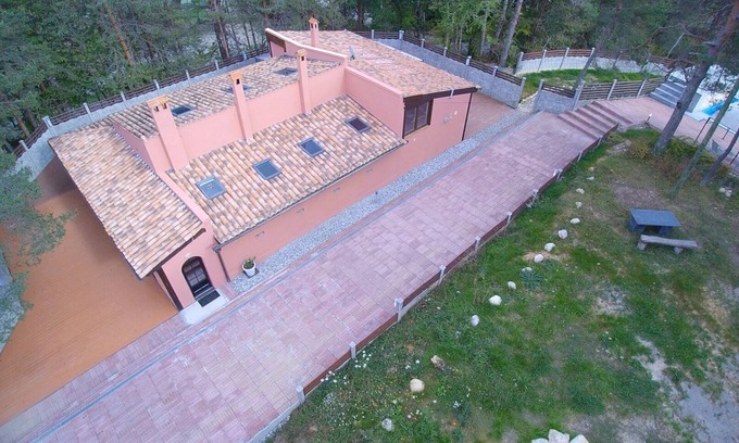 Saint-Pierre Villa | Romantic-Huntinglodge-en-Provence ****