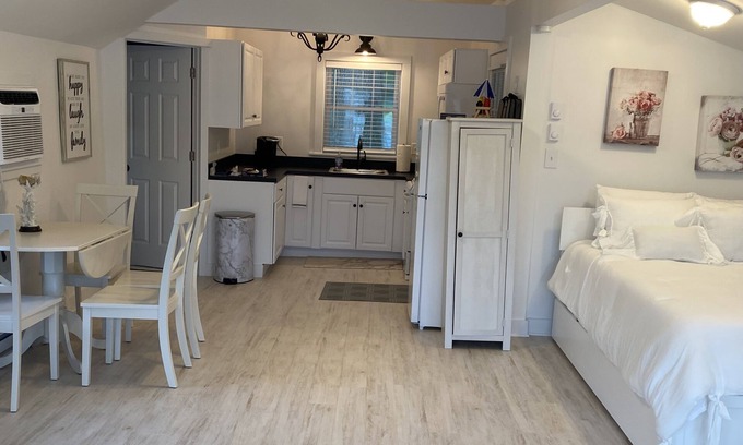 Middlefield Cabaña | Romantic Lakefront Cottage #5