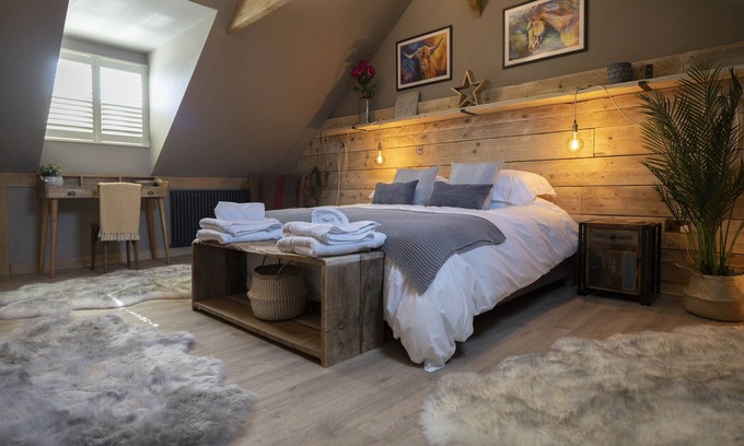 Benson Casa | Romantic luxury barn in quaint countryside village