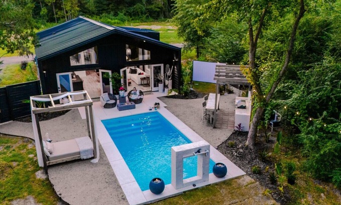 Smith County Casa | Romantic Luxury Villa with Private Pool, Hot Tub, Outdoor Kitchen & Fire Pits