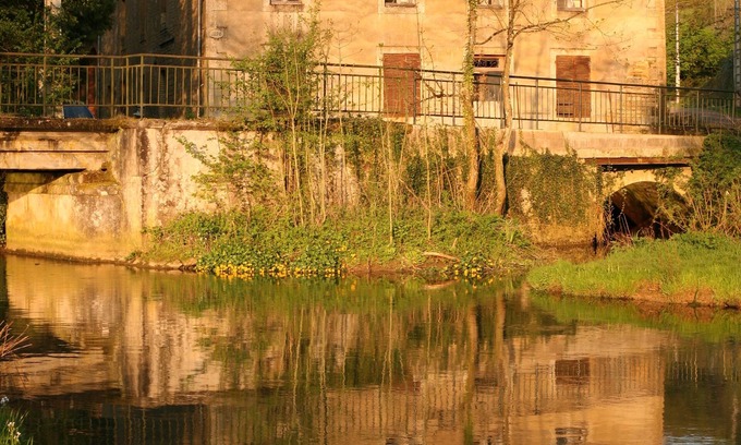 Boismont Casa | Romantic mill adorned with flowers and water
