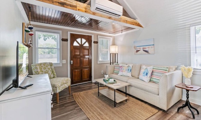 Sea Breeze Casa | Romantic Nautical Hideaway!