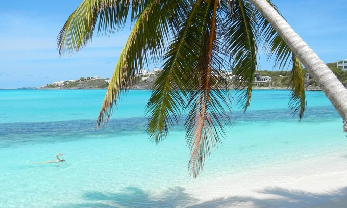 East End Village Villa | Villa romántica privada, vista panorámica al mar, piscina, espectaculares espacios al aire libre.