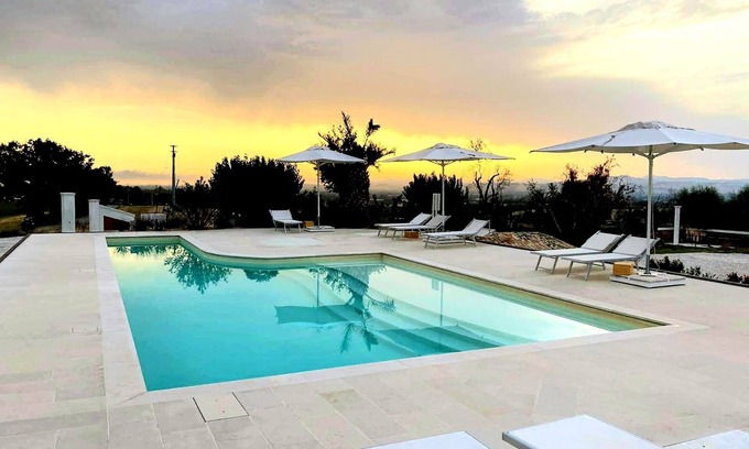 Monsano Apartamento | Romantic suite with jacuzzi in manor house with pool and sea view