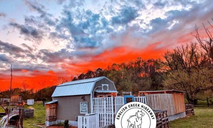 Newport Casa | Romantic Tiny House w Sauna, Outdoor Tub in Goat Farm