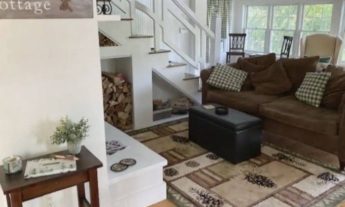 North Windham Cabaña | Romantic Waterfront Cottage in Maine